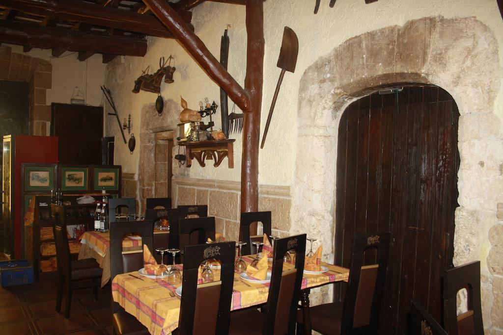 Hostal Restaurante La Diligencia Cunit Luaran gambar