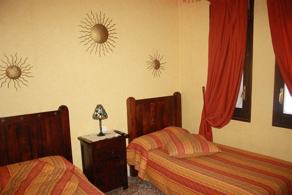 Hostal Restaurante La Diligencia Cunit Luaran gambar