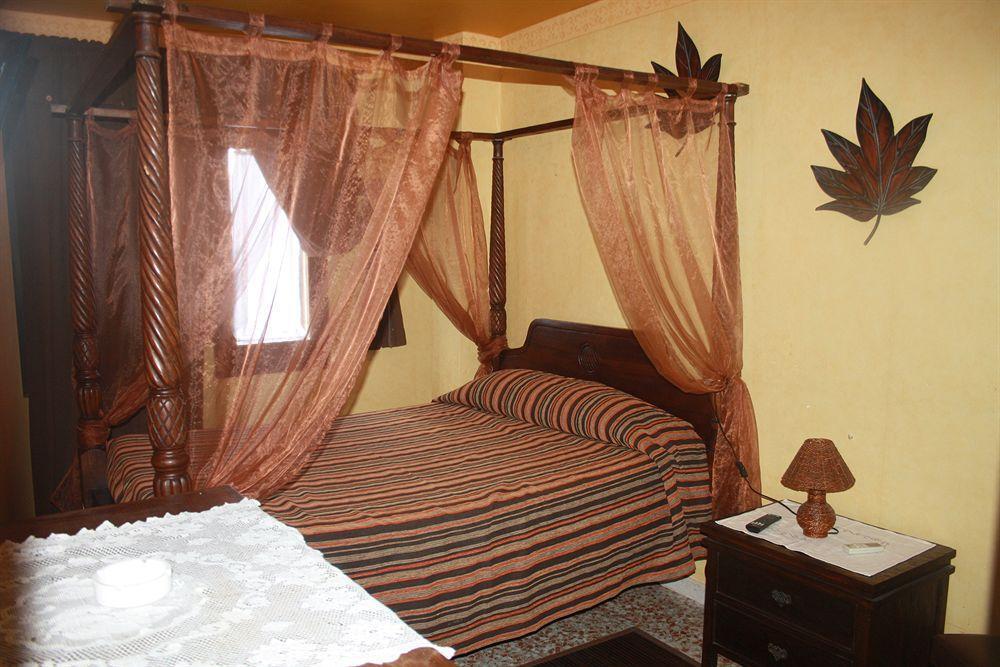Hostal Restaurante La Diligencia Cunit Luaran gambar