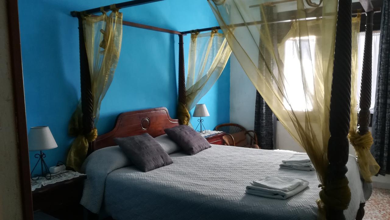 Hostal Restaurante La Diligencia Cunit Luaran gambar