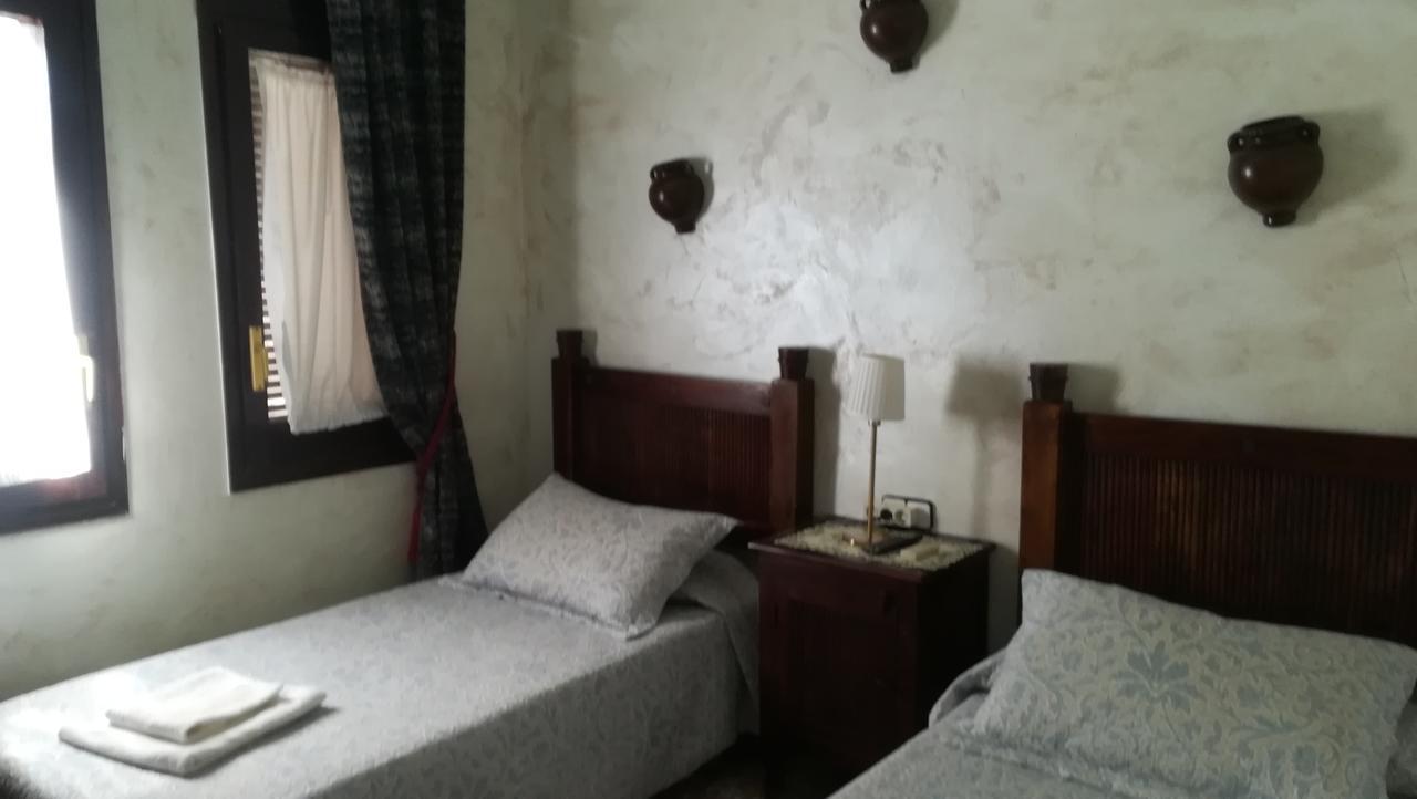 Hostal Restaurante La Diligencia Cunit Luaran gambar
