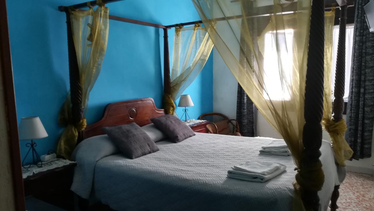 Hostal Restaurante La Diligencia Cunit Luaran gambar