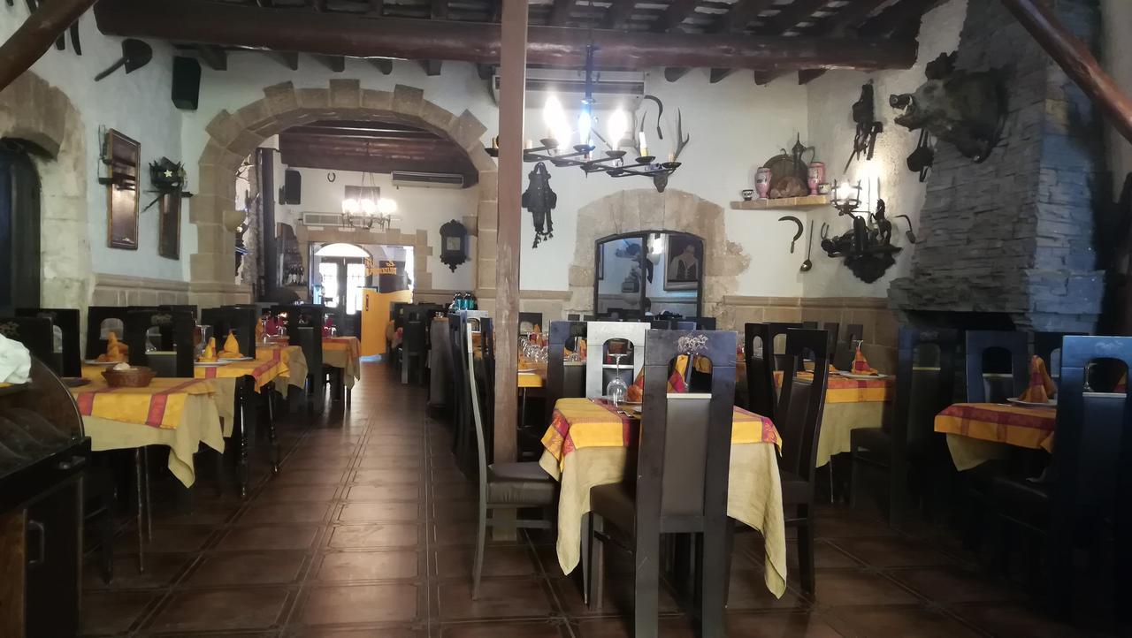 Hostal Restaurante La Diligencia Cunit Luaran gambar