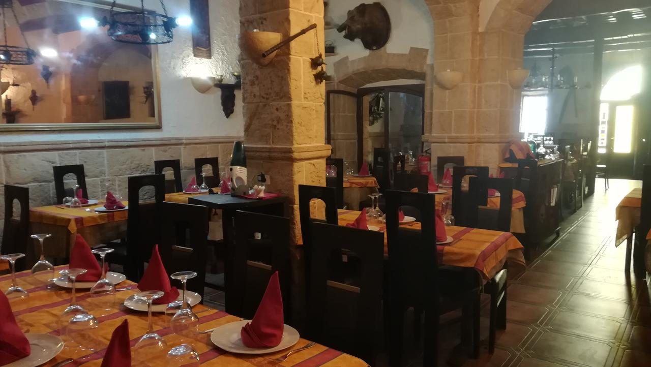Hostal Restaurante La Diligencia Cunit Luaran gambar