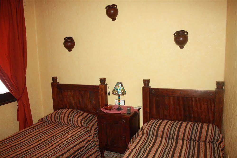 Hostal Restaurante La Diligencia Cunit Luaran gambar