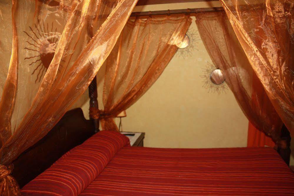 Hostal Restaurante La Diligencia Cunit Luaran gambar