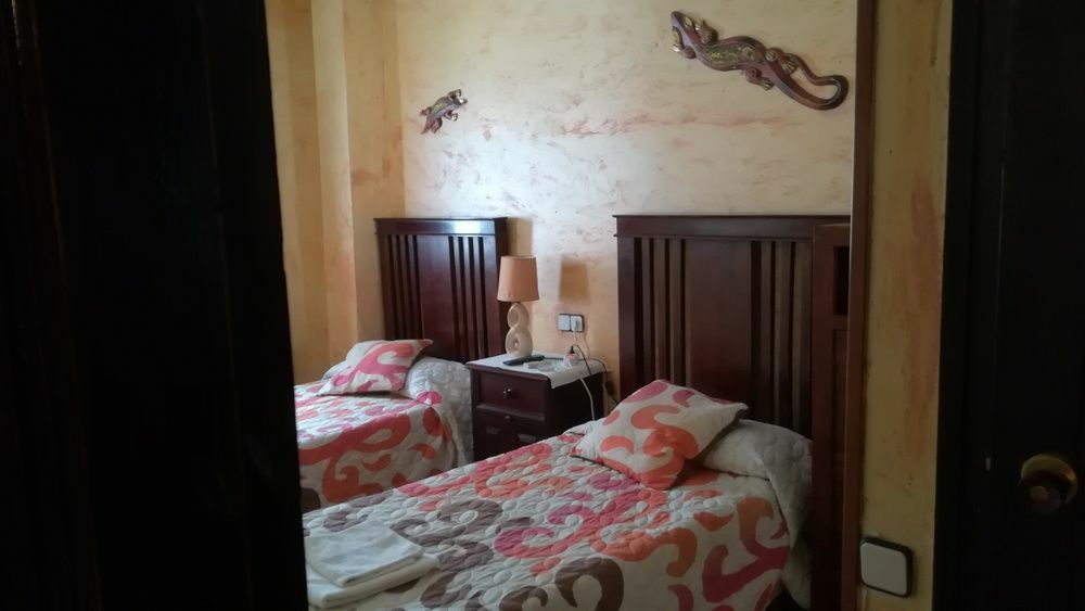 Hostal Restaurante La Diligencia Cunit Luaran gambar